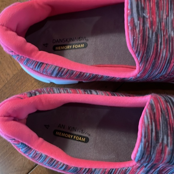 DANSKIN NOW Slip On Sneakers - size 4 - Picture 9 of 13